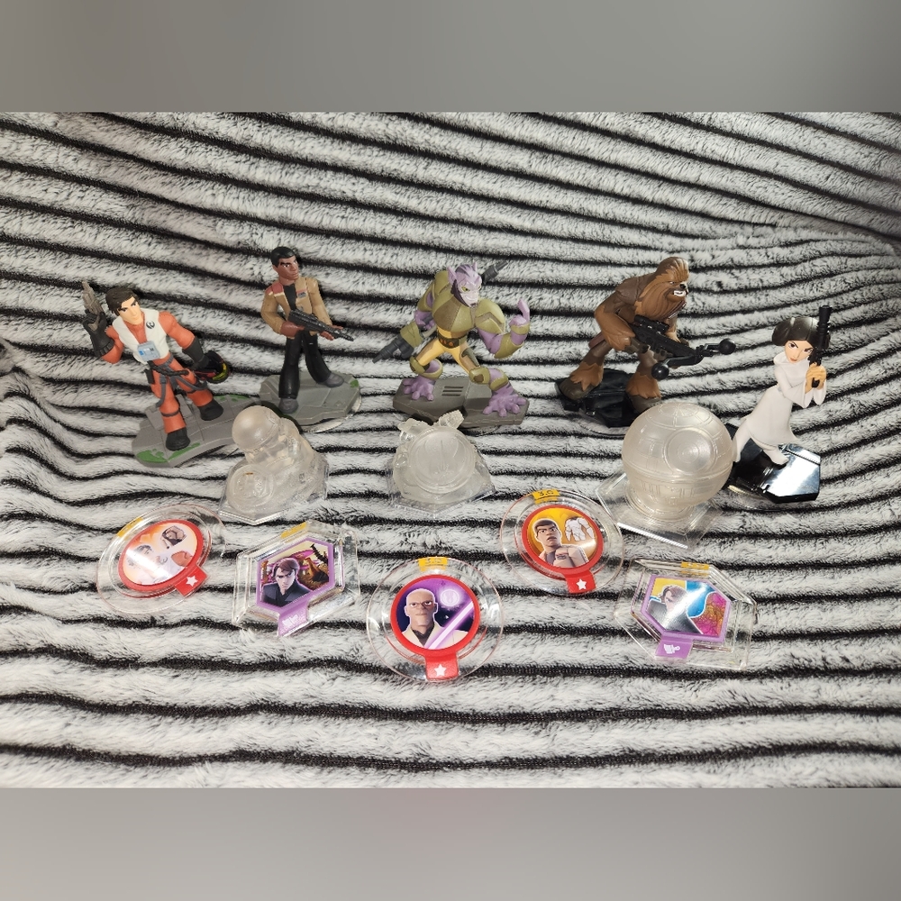 Disney Infinity 3.0 Star Wars Figure Set of 5 and 3 Crystal's + 5 Disc's